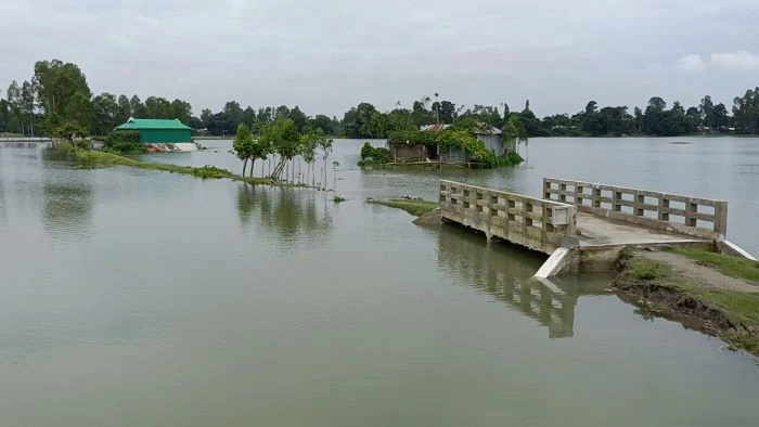 দুধকুমোরের পানি বিপদসীমার ৬ সেন্টিমিটার ওপর দিয়ে প্রবাহিত